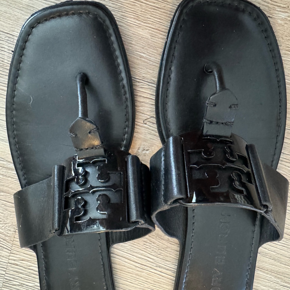 Like new Tory Burch black open toe flip flops dress sandal